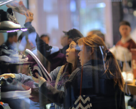Australia business confidence improves even as conditions slacken, survey says