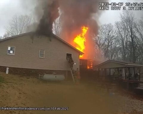 Video captures rescue woman saved from burning home