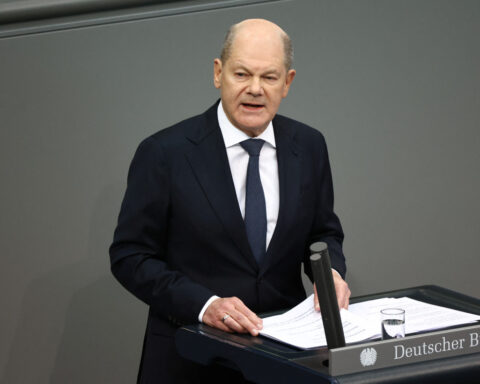 Scholz, challenger Merz vow to shun extreme right as German election nears