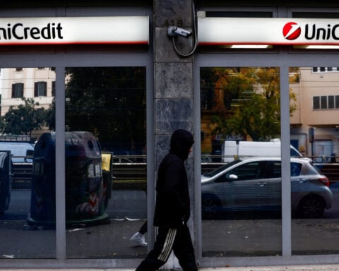 UniCredit CEO vows to keep 2025 profit steady as he sets no-M&A payout goals