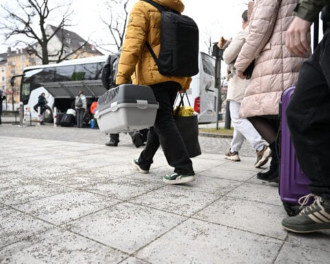 Germany's struggle to house refugees fuels election debate