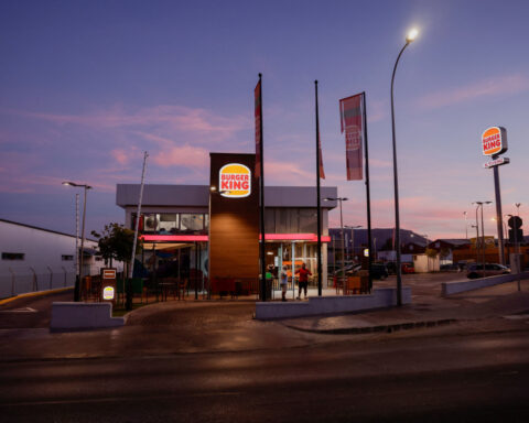 Burger King parent beats fourth-quarter estimates on strong demand