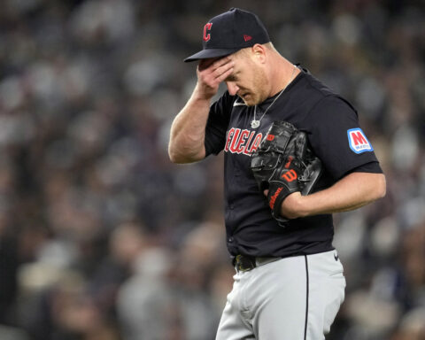 Tigers expect RHP Alex Cobb to miss start of season with hip injury after signing $15M, 1-year deal