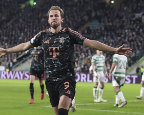 Kane lifts Bayern to beat Celtic in Champions League playoffs. Milan, Atalanta and Monaco all lose