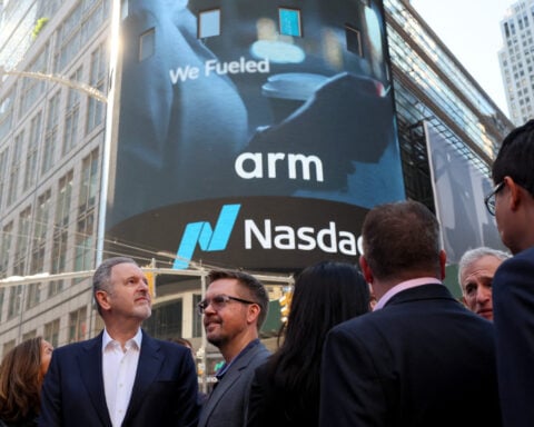 Arm recruits from customers as it plans to sell its own chips