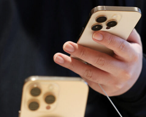 Shipments of foreign-branded phones in China up 0.6% y/y in December, says CAICT