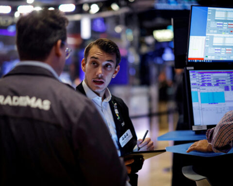 Investors pull out of US equity funds for a second successive week