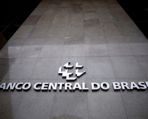 Brazil's cenbank announces $3 billion dollar auction with repurchase deal on Tuesday