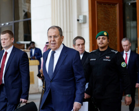Putin sends top foreign policy team for talks with US