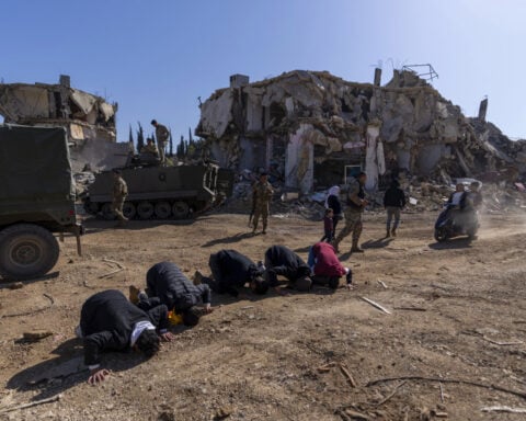 Villagers in southern Lebanon begin to return home as Israeli army withdraws under ceasefire deal