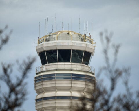US aviation sector calls for emergency funding for air traffic technology, staffing