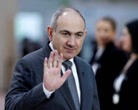 Armenian PM calls for referendum on new constitution