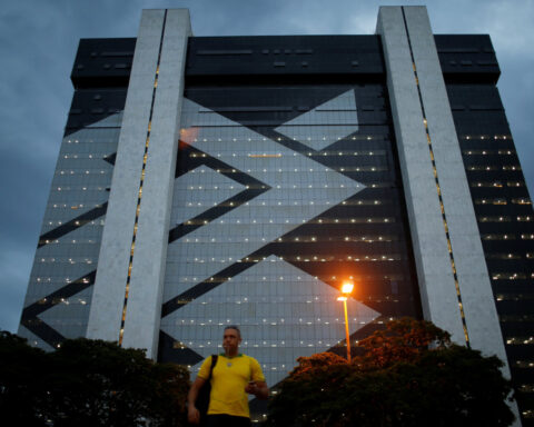 Lender Banco do Brasil sees 2025 adjusted profit rising by up to 8%