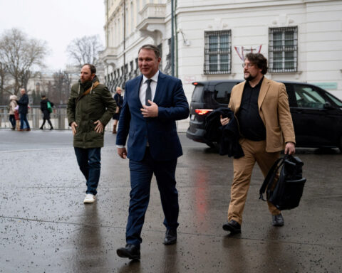 Austria moves towards centrist coalition deal after far right fails