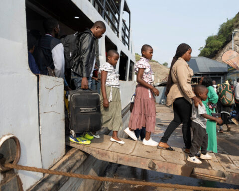 Congo army runaways loot and sow panic in North Kivu town
