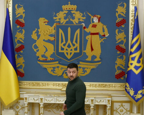 Trump adviser says he expects Zelenskiy to sign minerals agreement