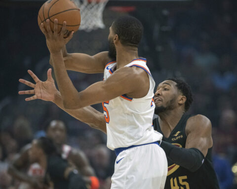 Donovan Mitchell and Evan Mobley power East-leading Cavaliers to 142-105 blowout of Knicks