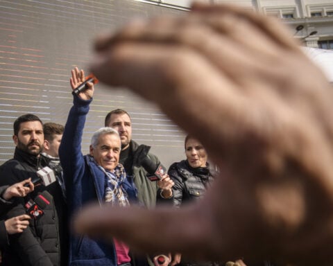 Thousands rally in Romania's capital to support far-right Georgescu after annulled presidential race