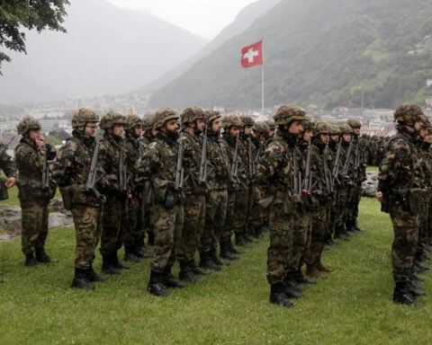 Swiss could contribute to peacekeeping in Ukraine, army chief says