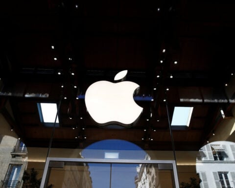 Apple plans $500 billion in US investment, 20,000 research jobs in next four years