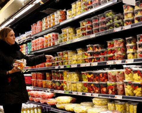 US health agencies delay decision on definition of 'healthy' on food labels