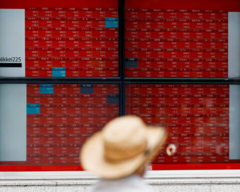 Japanese trading companies' shares jump on Buffett comments