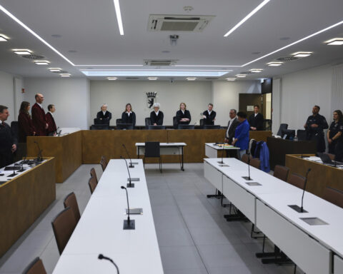 Trial begins in Germany for 4 alleged Hamas members accused of seeking weapons caches across Europe
