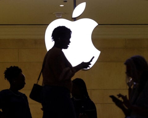 Apple shareholders vote to keep its diversity policies