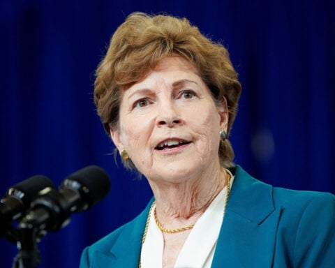US senators call for new funding for air traffic control training