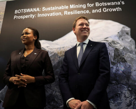 Botswana, De Beers sign long-delayed diamonds deal