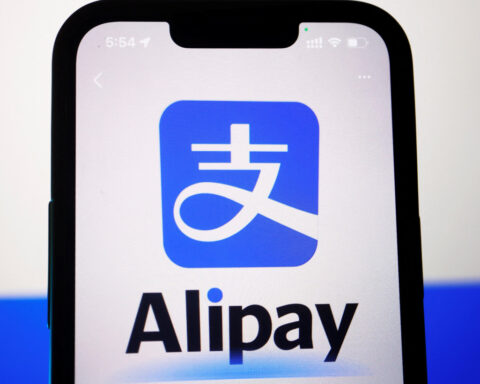 American Express joins Alipay digital payment system in China
