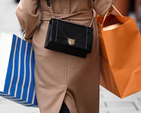 German economy shrank by 0.2% in Q4, statistics office confirms