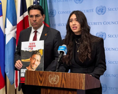 At UN, Israeli former hostage appeals for ceasefire deal to go on