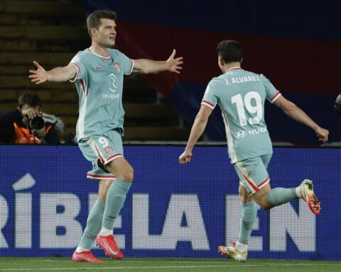 Barcelona and Atletico Madrid draw 4-4 in thrilling 1st leg of Copa del Rey semifinals