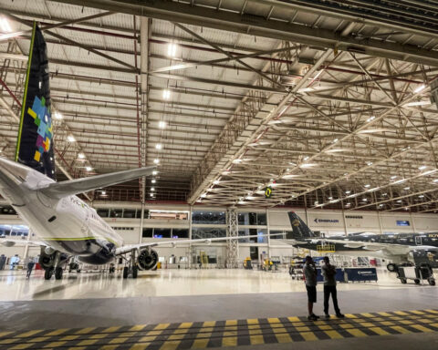 Brazil's Embraer approves additional pause in the development of E175-E2 jet