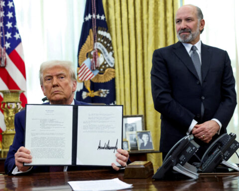 Trump signs healthcare price transparency executive order
