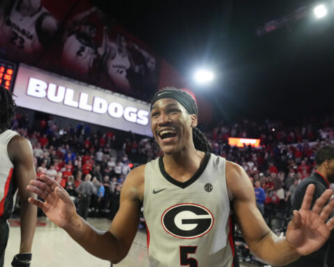 Georgia fans show it's possible to be polite and still celebrate win over No. 3 Florida on the court