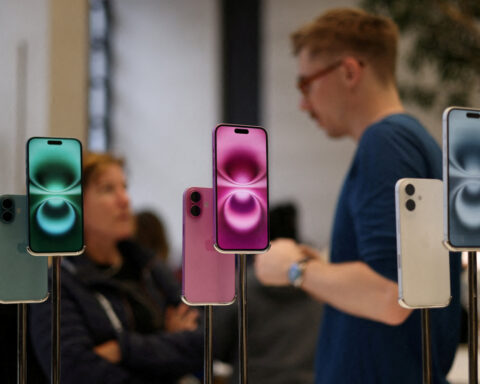 Indonesia says Apple should soon be cleared to sell iPhone 16s 