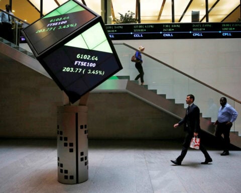 FTSE 100 hits one-week high on banks, mining boost