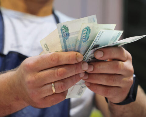 Russia's central bank links rouble rally to geopolitics