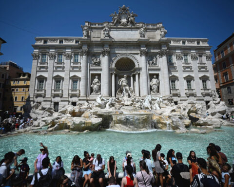 Tipsy tourist fined $520 after diving into Rome’s Trevi Fountain