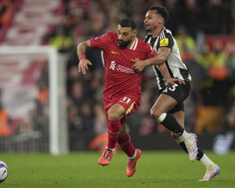 Liverpool increases lead atop Premier League as Arsenal drops more points