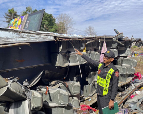 18 dead in a bus crash in eastern Thailand