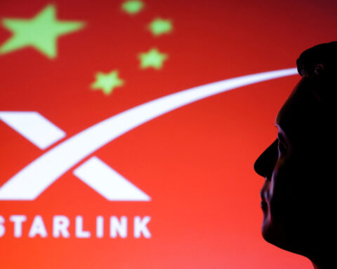 Starlink owner Musk wrongly accuses Verizon of faulty US aviation system
