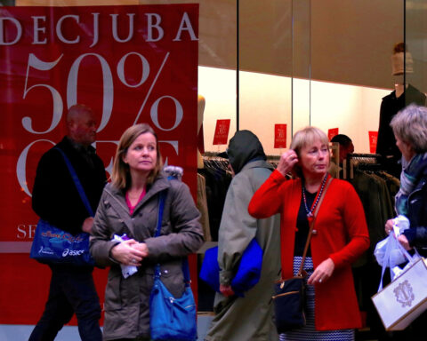 New Zealand consumer confidence steady in February, survey shows