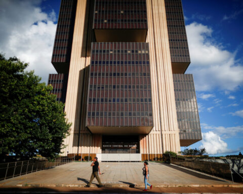Brazilian financial institutions see growing fiscal risks, cenbank survey shows