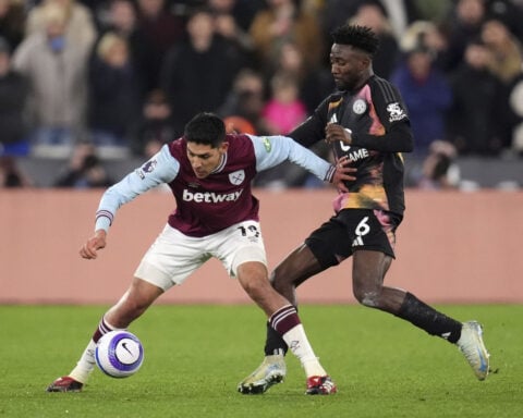 Leicester's slide continues in 2-0 loss to West Ham in Premier League