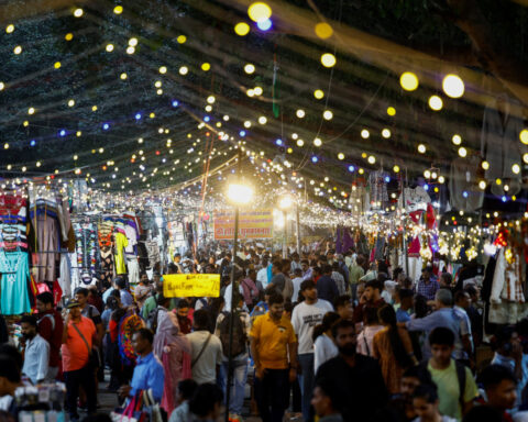 India's economic growth picks up on rising government, consumer spending