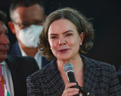 Brazil's Lula taps Hoffmann as institutional relations minister