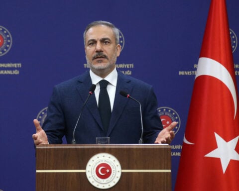 Turkey to repeat offer to host Ukraine-Russia peace talks at London summit, source says